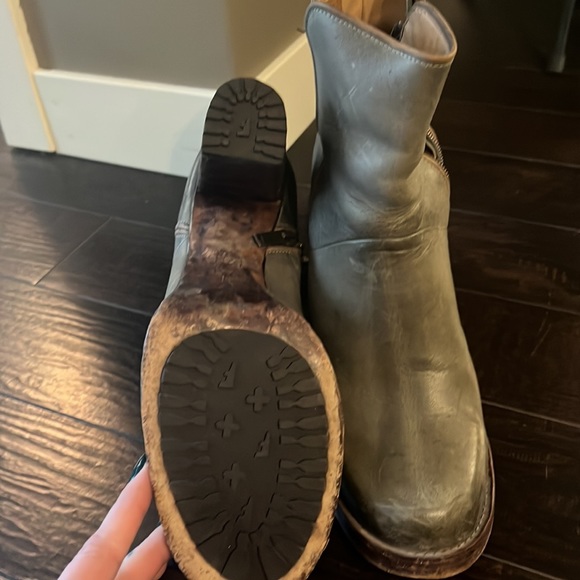 Size 10 John Fluevog washed green boots - Picture 4 of 8